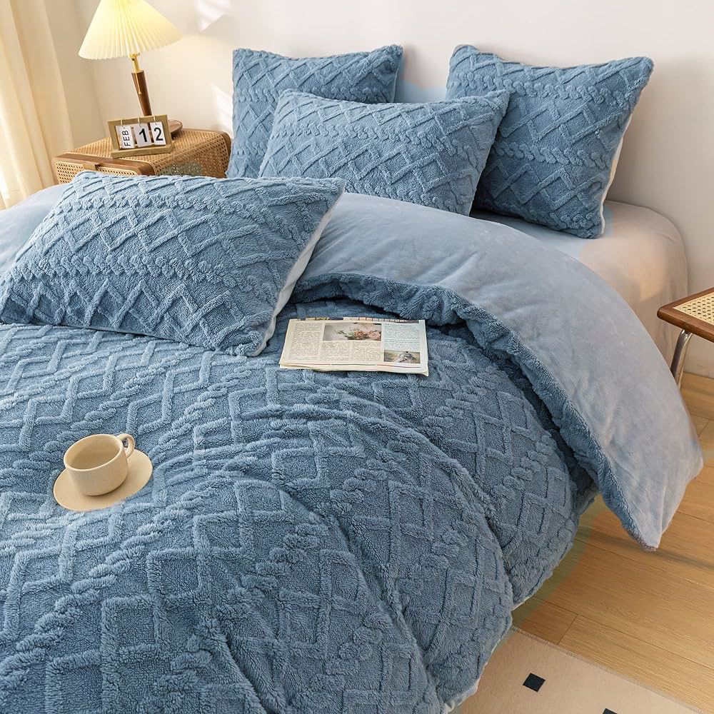 Geometric Fleece Comforter