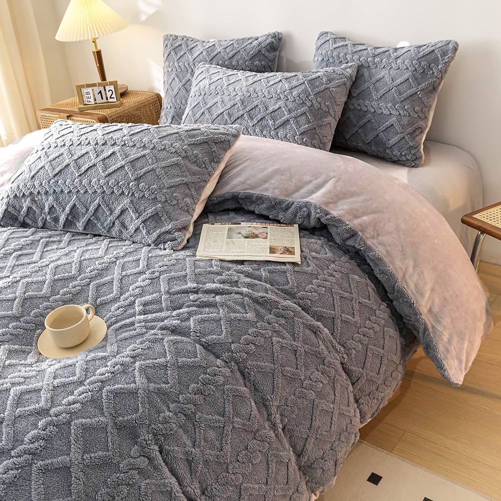 Geometric Fleece Comforter