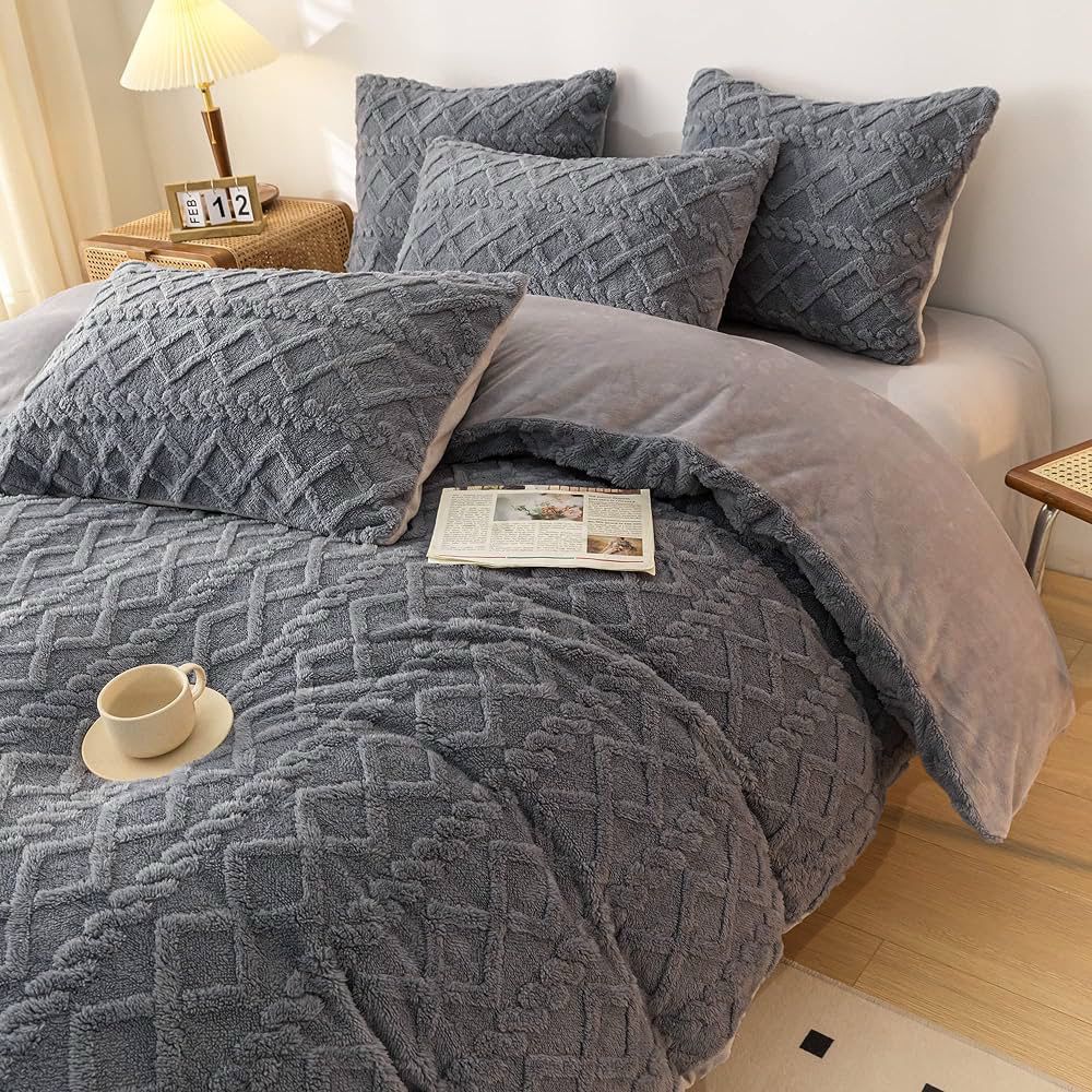 Geometric Fleece Comforter